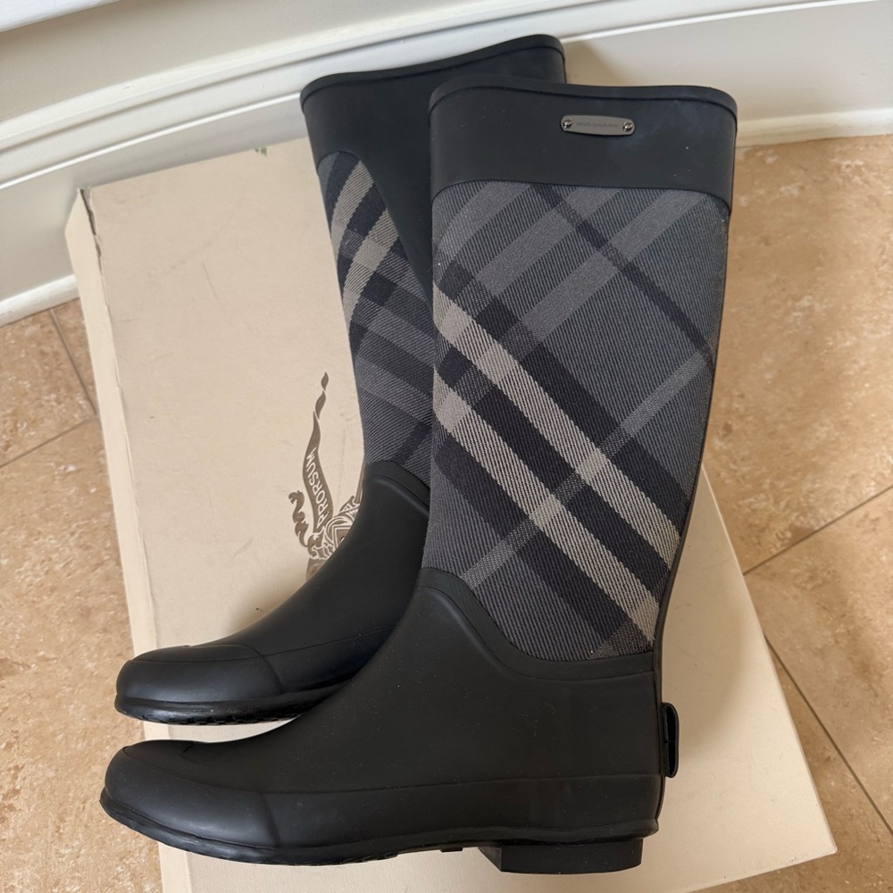Burberry women’s rain boots!